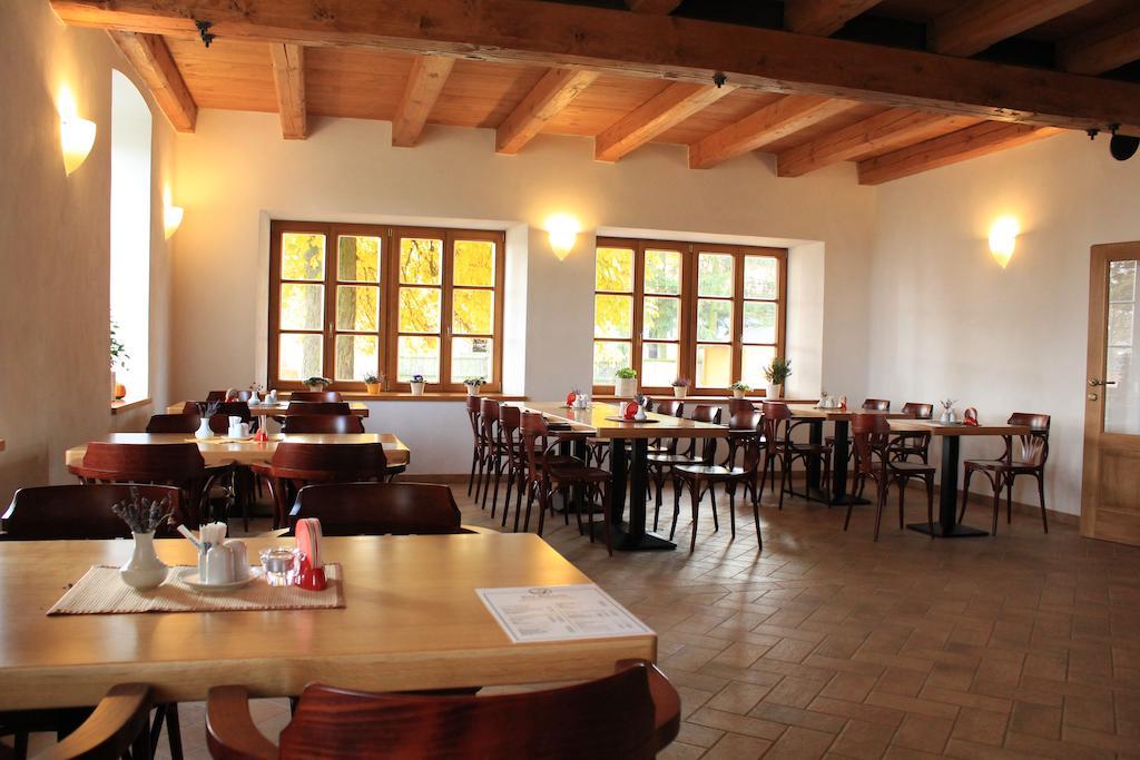 Bily Beranek Hotel Hladov Ngoại thất bức ảnh